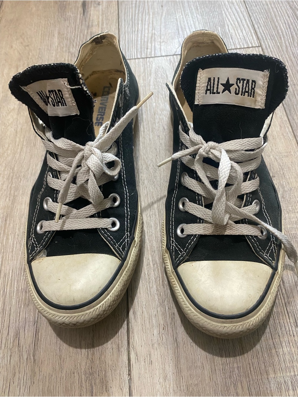 Converse Black and White Low Top Canvas womens signs of use pictured size 9.5